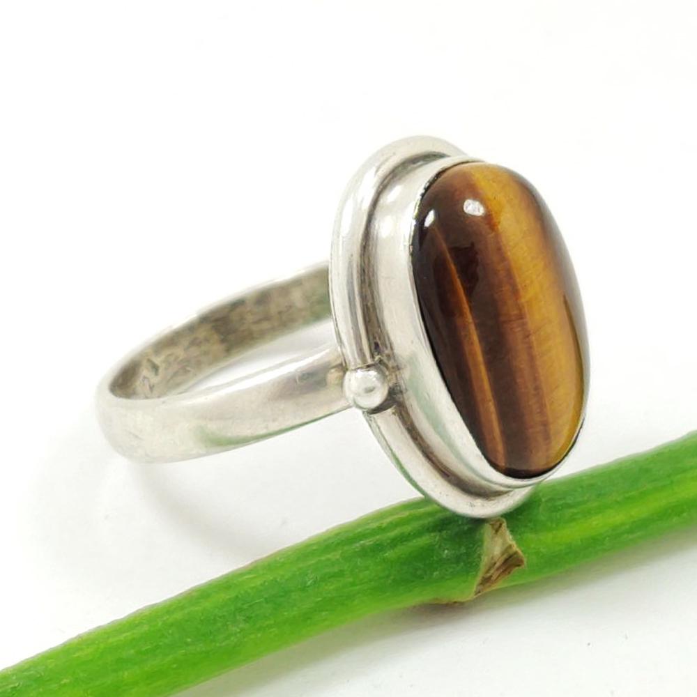 TIGER'S EYE GEMSTONE 92.5 STERLING SILVER RING: ITEM : RING MAIN STONE : TIGER'S EYE MAIN STONE SHAPE : OVAL MAIN STONE SIZE : 16X10 MM MAIN STONE COLOR : BROWN METAL : STERLING SILVER METAL PURITY : 92.5 RING SIZE : 9 RING WEIGHT : 6.42 GRAM PRODU