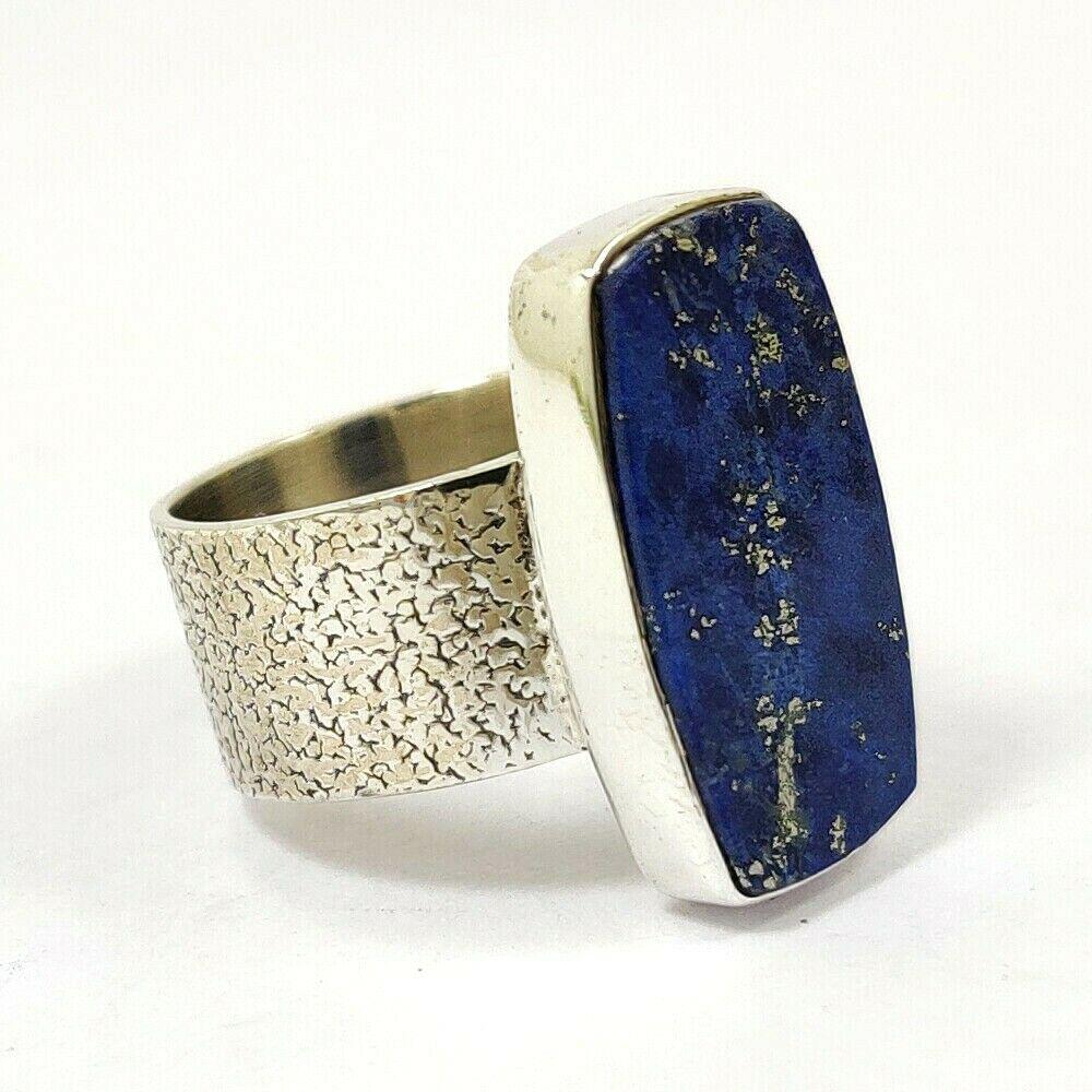 LAPIS LAZULI GEMSTONE 925 STERLING SILVER RING: LAPIS LAZULI GEMSTONE 925 STERLING SILVER RING Product Type : RING Main Stone : LAPIS LAZULI Main Stone Shape : FANCY Main Stone Size : 11X21 MM Main Stone Color : BLUE Metal : STERLING SILVER Metal P