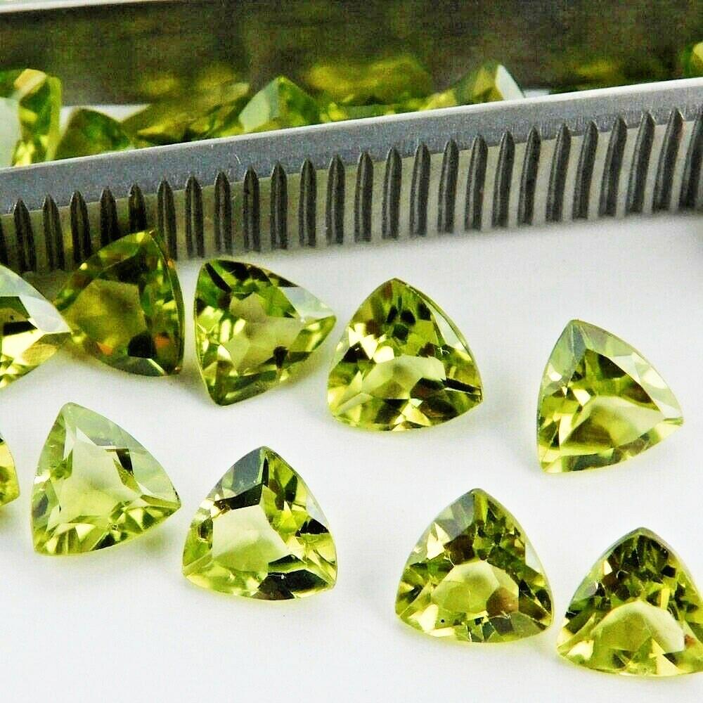Natural Peridot 5x5 MM Trillion Faceted Cut 50 Pieces: Natural Peridot 5x5 MM Trillion Faceted Cut 50 Pieces Gemstone : Peridot Shape : Trillion Size : 5x5 MM Type : Faceted Cut Color : Green Quantity : 50 Pieces Weight : 24 Carats Country of Origin : Mya