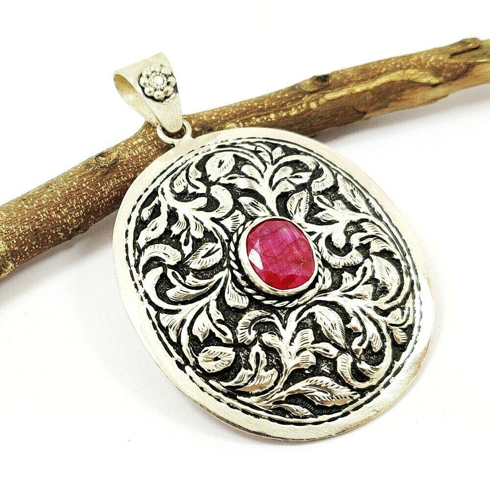 RUBY 92.5 STERLING SILVER VINTAGE PENDANT: RUBY 92.5 STERLING SILVER VINTAGE PENDANT Product Type : PENDANT Main Stone : RUBY Main Stone Shape : OVAL Main Stone Size : 12X10 MM Main Stone Color : RED Metal : STERLING SILVER Metal Purity : 92.5