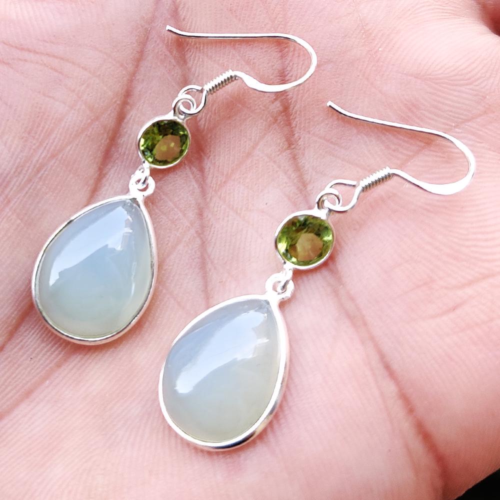 CHALCEDONY & PERIDOT 92.5 STERLING SILVER EARRING: CHALCEDONY & PERIDOT 92.5 STERLING SILVER EARRING Product Type : EARRING Main Stone : CHALCEDONY & PERIDOT Main Stone Shape : PEAR Main Stone Size : 12X16 MM Main Stone Color : MULTICOLOR Metal : STER