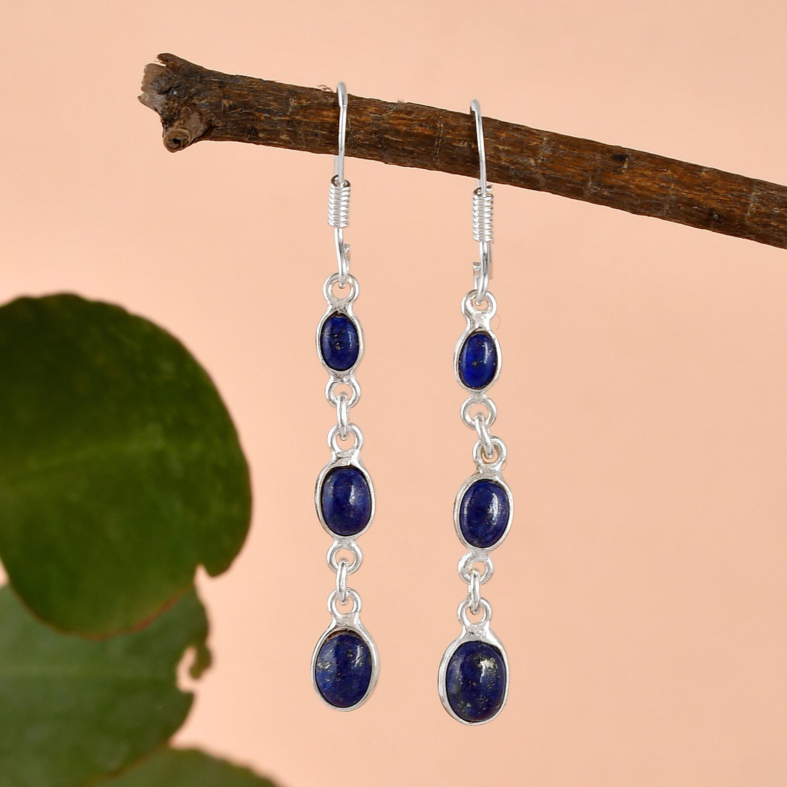 NATURAL LAPIS LAZULI GEMSTONE 92.5 STERLING SILVER: NATURAL LAPIS LAZULI GEMSTONE 92.5 STERLING SILVER EARRING Product Type : EARRING Main Stone : LAPIS LAZULI Main Stone Shape : OVAL Main Stone Color : BLUE Metal : STERLING SILVER Metal Purity : 92.5 