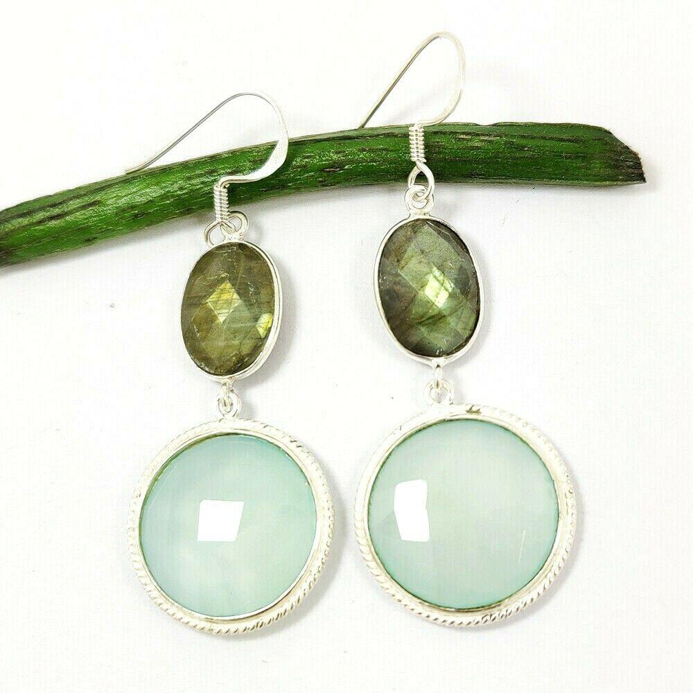 CHALCEDONY & LABRADORITE GEMSTONE 92.5 STERLING SILVER: NATURAL CHALCEDONY, LABRADORITE GEMSTONE 92.5 STERLING SILVER EARRING Product Type : EARRING Main Stone : CHALCEDONY, LABRADORITE Main Stone Shape : ROUND Main Stone Size : 18X18 Main Stone Color : MU