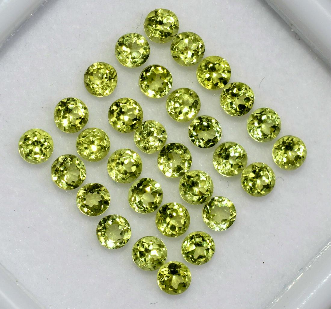 Peridot 2 MM Round Diamond Cut 250 Pieces: Natural Peridot 2 MM Green Round Diamond Cut 250 Pieces Gemstone : Peridot Shape : Round Size : 2.00 MM Color : Green Type : Diamond Cut Quantity : 250 Pieces Weight : 10.00 Carats (Approx.) Country o