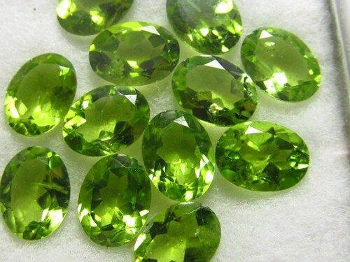 Peridot 9X7 MM Oval Faceted Cut 25 Pieces: Natural Peridot 9X7 MM Green Oval Faceted Cut 25 Pieces Gemstone : Peridot Shape : Oval Size : 9X7 MM Color : Green Type : Faceted Cut Quantity : 25 Pieces Weight : 45.50 Carats (Approx.) Country of O