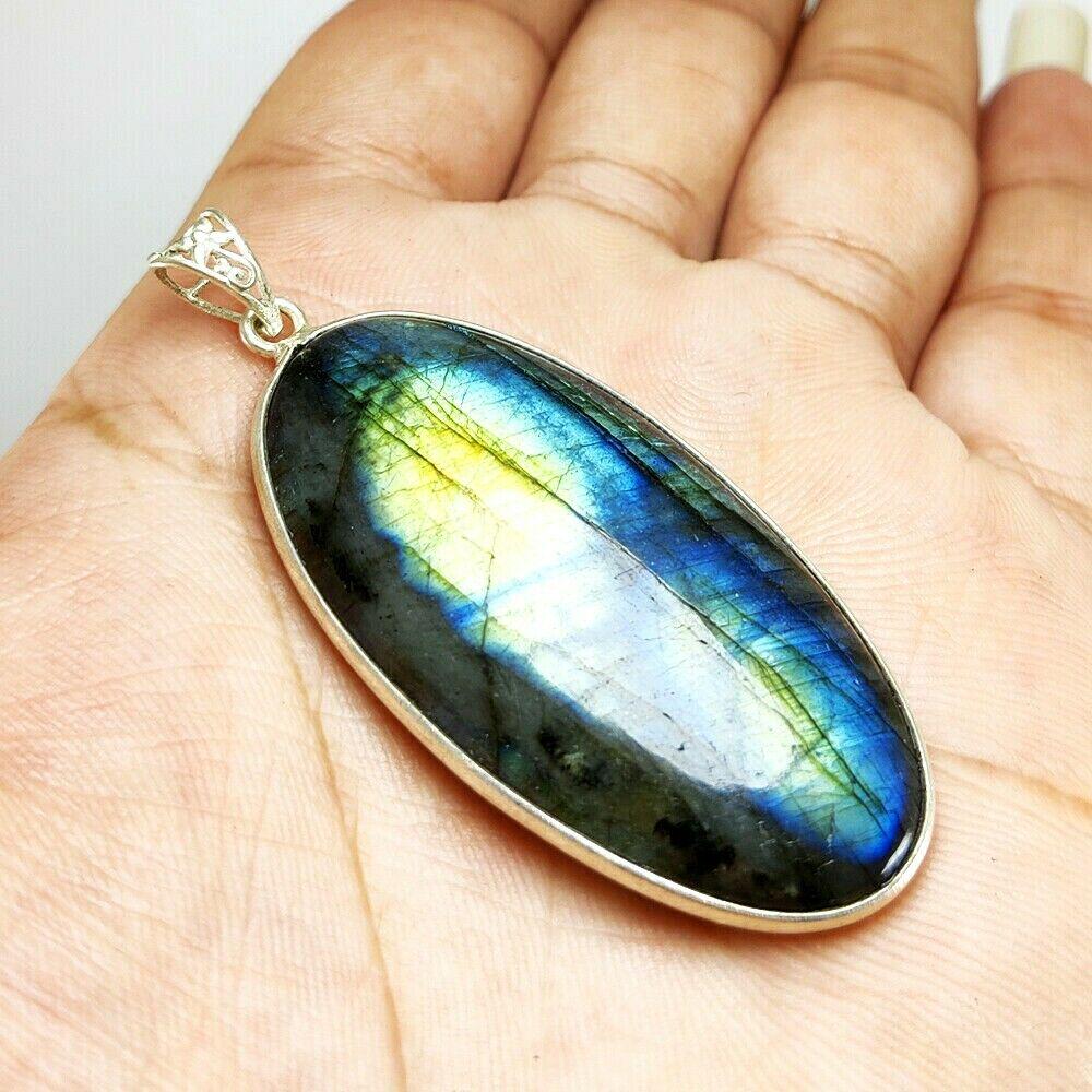NATURAL LABRADORITE GEMSTONE 92.5 STERLING SILVER: NATURAL LABRADORITE GEMSTONE 92.5 STERLING SILVER PENDANT Product Type : PENDANT Main Stone : LABRADORITE Main Stone Color : MULTICOLOR Metal : STERLING SILVER Metal Purity : 92.5 Pendant Size : 2.4" 