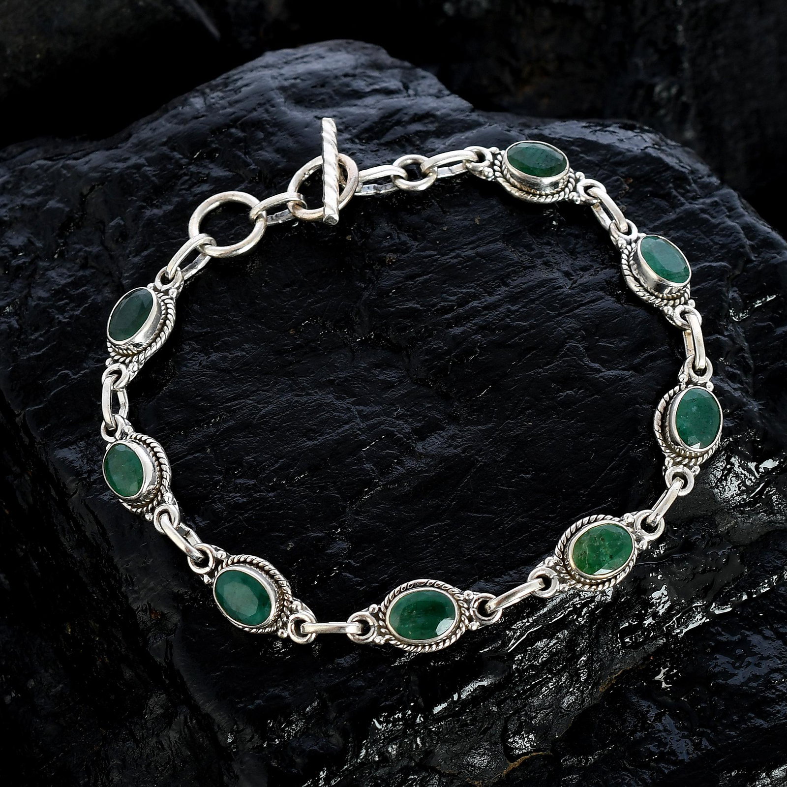 EMERALD 92.5 STERLING SILVER BRACELET: EMERALD 92.5 STERLING SILVER BRACELET Product Type : BRACELET Main Stone : EMERALD Main Stone Shape : OVAL Main Stone Size : 7X5 MM Main Stone Color : GREEN Metal : STERLING SILVER Metal Purity : 92.5