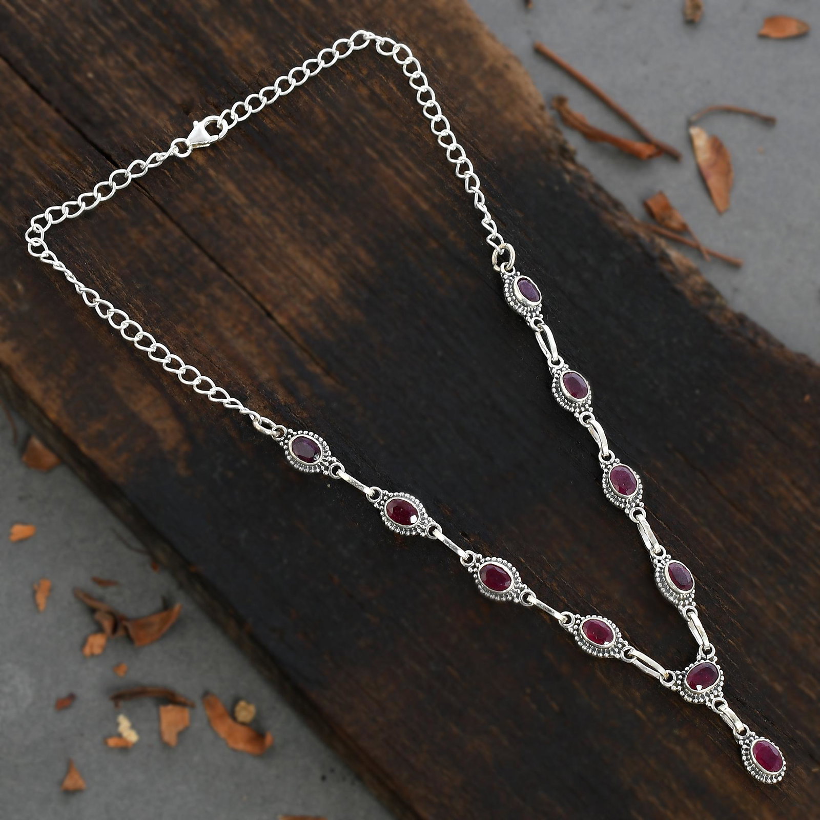 RUBY GEMSTONE 92.5 STERLING SILVER NECKLACE: RUBY GEMSTONE 92.5 STERLING SILVER NECKLACE Product Type : NECKLACE Main Stone : RUBY Main Stone Shape : OVAL Main Stone Size : 7X5 MM Main Stone Color : RED Metal : STERLING SILVER Metal Purity : 92.