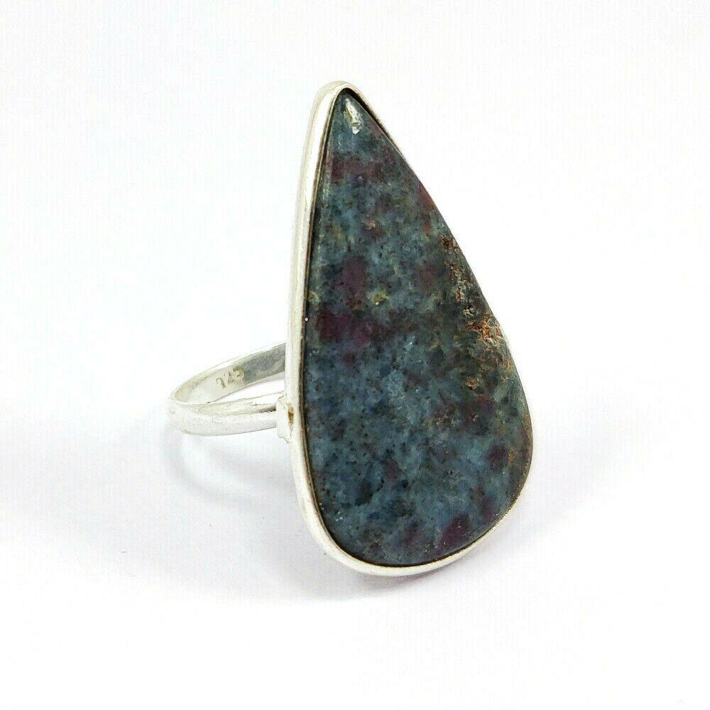 NATURAL RUBY KYANITE GEMSTONE 92.5 STERLING SILVER RING: NATURAL RUBY KYANITE GEMSTONE 92.5 STERLING SILVER RING Product Type : RING Main Stone : RUBY KYANITE Main Stone Shape : PEAR Main Stone Size : 32X20 MM Main Stone Color : MULTICOLOR Metal : STERLING 