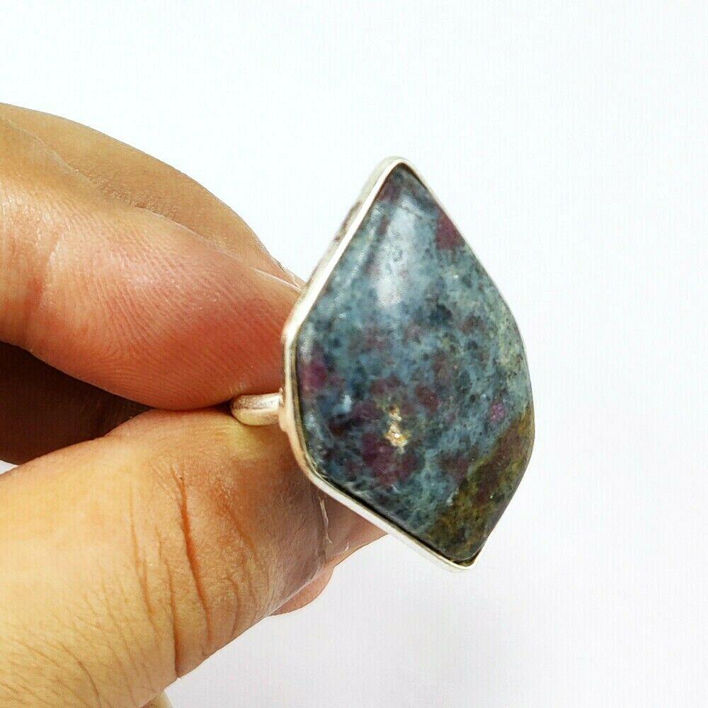 NATURAL RUBY KYANITE GEMSTONE 92.5 STERLING SILVER RING: NATURAL RUBY KYANITE GEMSTONE 92.5 STERLING SILVER RING Product Type : RING Main Stone : RUBY KYANITE Main Stone Shape : FANCY Main Stone Size : 33X22 MM Main Stone Color : MULTICOLOR Metal : STERLING