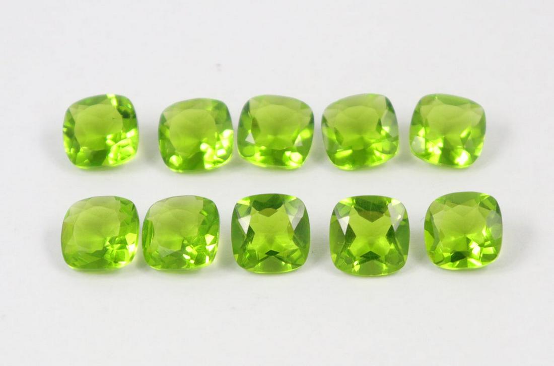 Peridot 4X4 MM Cushion Faceted Cut 50 Pieces: Natural Peridot 4X4 MM Green Cushion Faceted Cut 50 Pieces Gemstone : Peridot Shape : Cushion Size : 4X4 MM Color : Green Type : Faceted Cut Quantity : 50 Pieces Weight : 14.00 Carats (Approx.) Countr