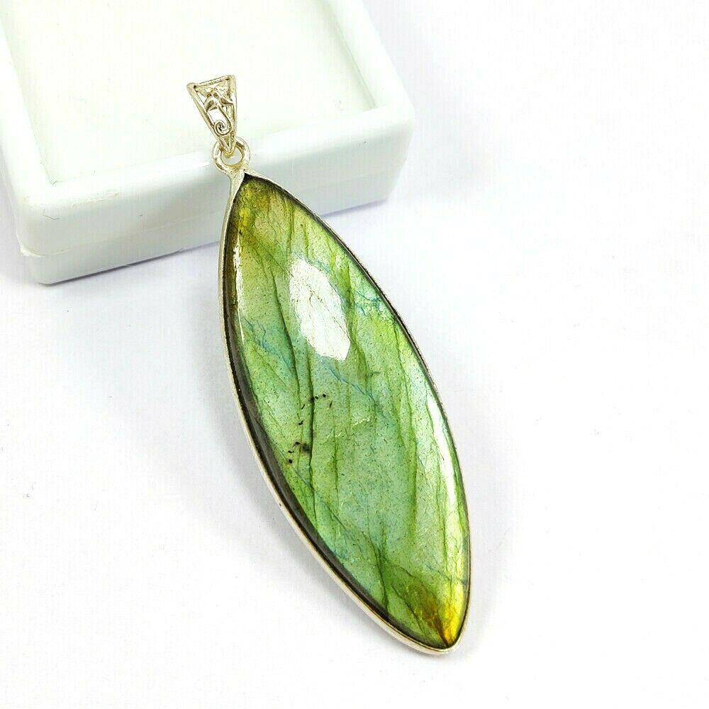 LABRADORITE GEMSTONE 92.5 STERLING SILVER PENDANT: NATURAL LABRADORITE GEMSTONE 92.5 STERLING SILVER PENDANT Product Type : PENDANT Main Stone : LABRADORITE Main Stone Color : MULTICOLOR Metal : STERLING SILVER Metal Purity : 92.5 Pendant Size : 2.7" 