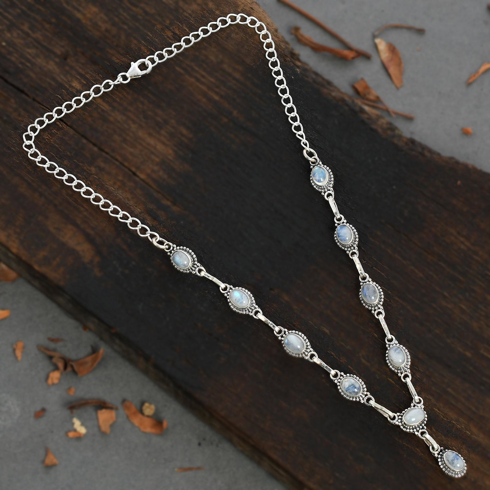 RAINBOW MOONSTONE GEMSTONE 92.5 STERLING SILVER: RAINBOW MOONSTONE GEMSTONE 92.5 STERLING SILVER NECKLACE Product Type : NECKLACE Main Stone : RAINBOW MOONSTONE Main Stone Shape : OVAL Main Stone Size : 7X5 MM Main Stone Color : WHITE RAINBOW Metal 