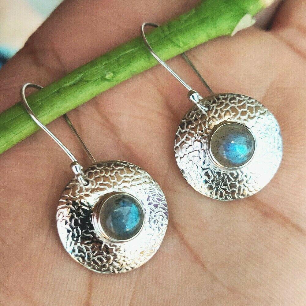 NATURAL LABRADORITE GEMSTONE 92.5 STERLING SILVER: NATURAL LABRADORITE GEMSTONE 92.5 STERLING SILVER EARRING Product Type : EARRING Main Stone : LABRADORITE Main Stone Shape : ROUND Main Stone Size : 7X7 Main Stone Color : MULTICOLOR Metal : STERLING 