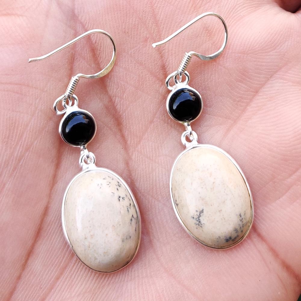 JASPER & BLACK ONYX GEMSTONE 92.5 STERLING SILVER: JASPER & BLACK ONYX GEMSTONE 92.5 STERLING SILVER EARRING Product Type : EARRING Main Stone : PICTURE JASPER & BLACK ONYX Main Stone Shape : OVAL Main Stone Size : 13X17 Main Stone Color : MULTICOLOR 