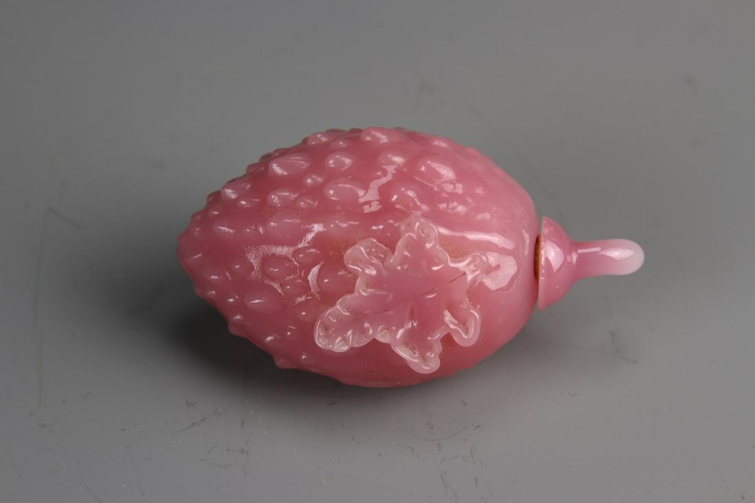 Chinese Peking Glass Snuff Bottle With Stopper (1 of 3)