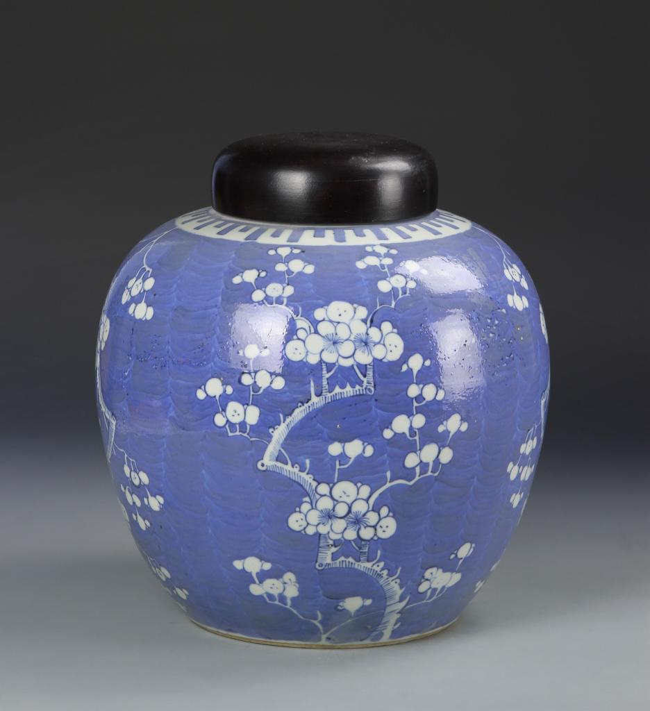 Chinese Export Blue and White Jar with Wood Cover (1 of 7)