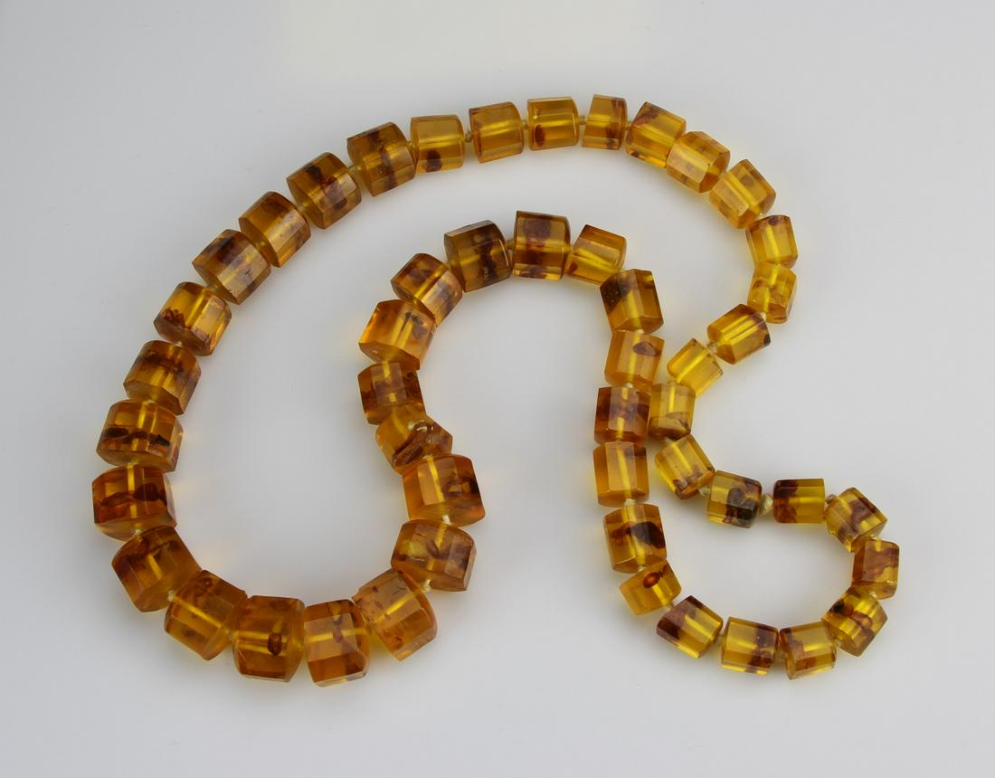 Chinese Amber Necklace (1 of 2)