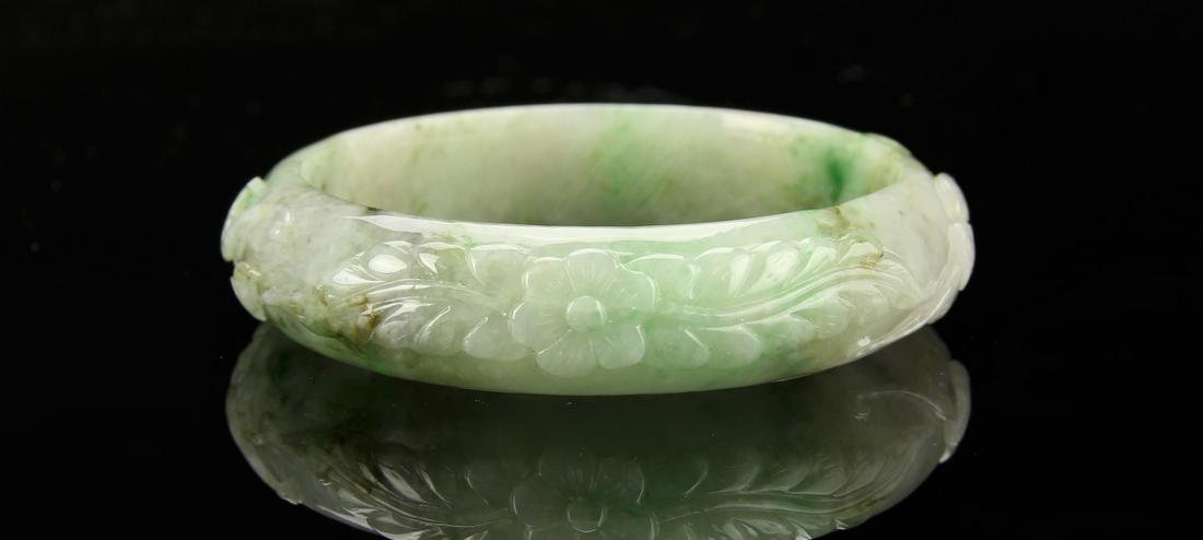 Chinese Jadeite Bangle (1 of 2)