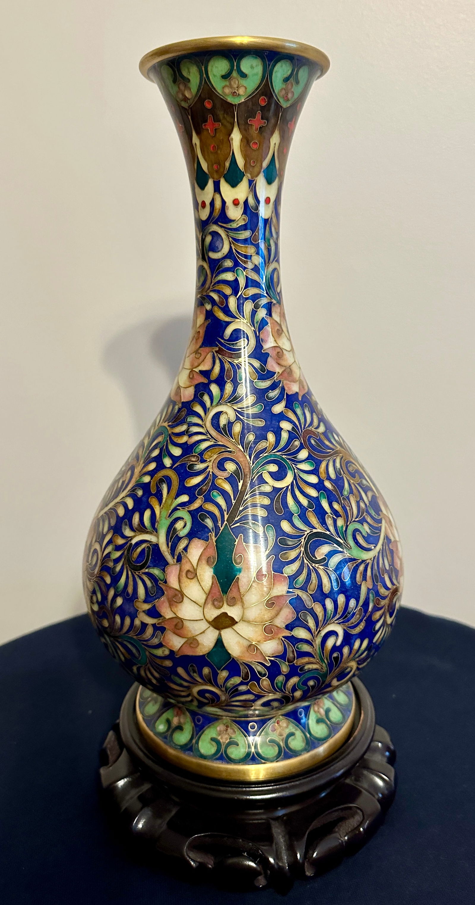 Large Chinese Cloisonne Vase with wooden stand (1 of 4)