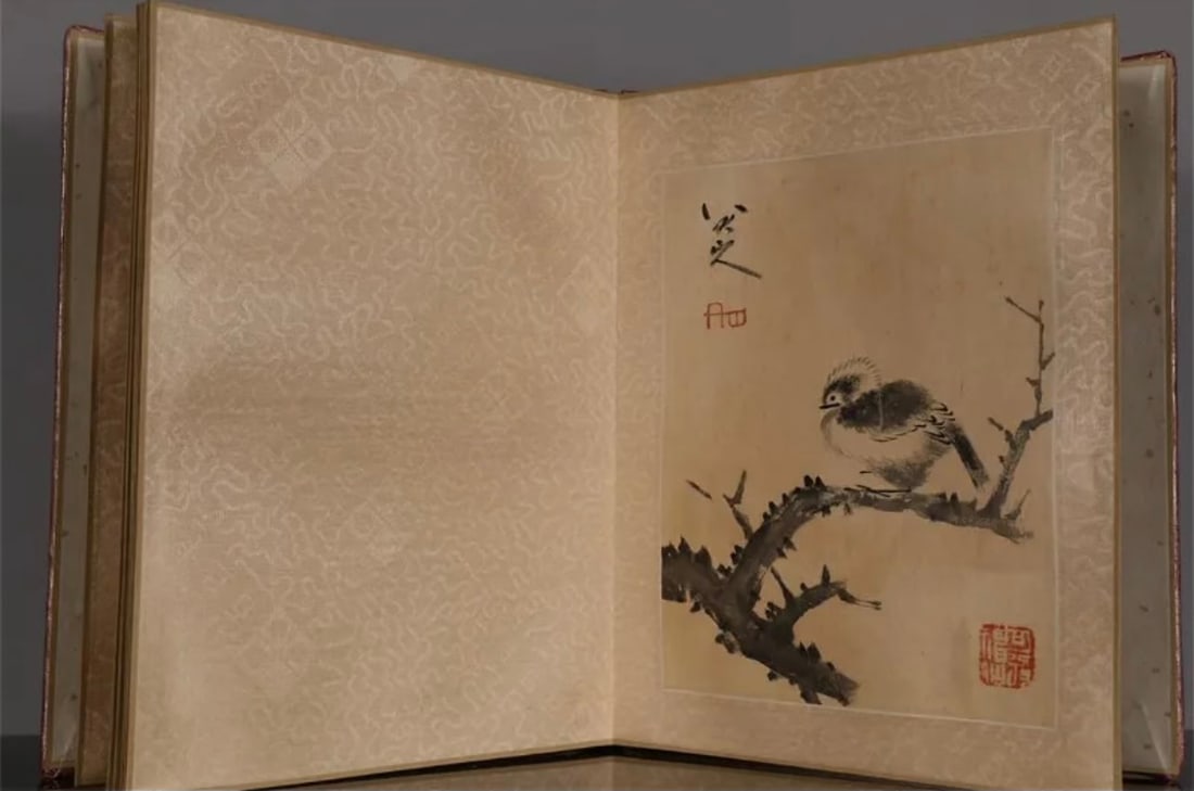 Paper Album of Flowers and Birds Painting Signed "Badashanren" Zhu Da: Paper Album of Flowers and Birds Painting Signed "Badashanren" Zhu Da, 27 x 22cm