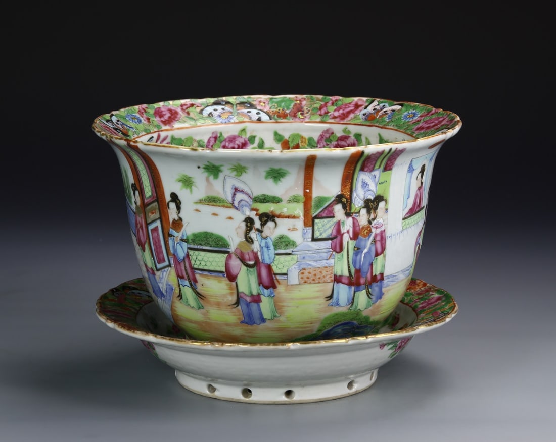 Chinese Rose Medallion Flower Pot (1 of 8)