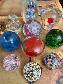 10 pieces of vintage blown glass