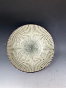 The image shows a "Tokusa" style ceramic bowl, which is a traditional Japanese design