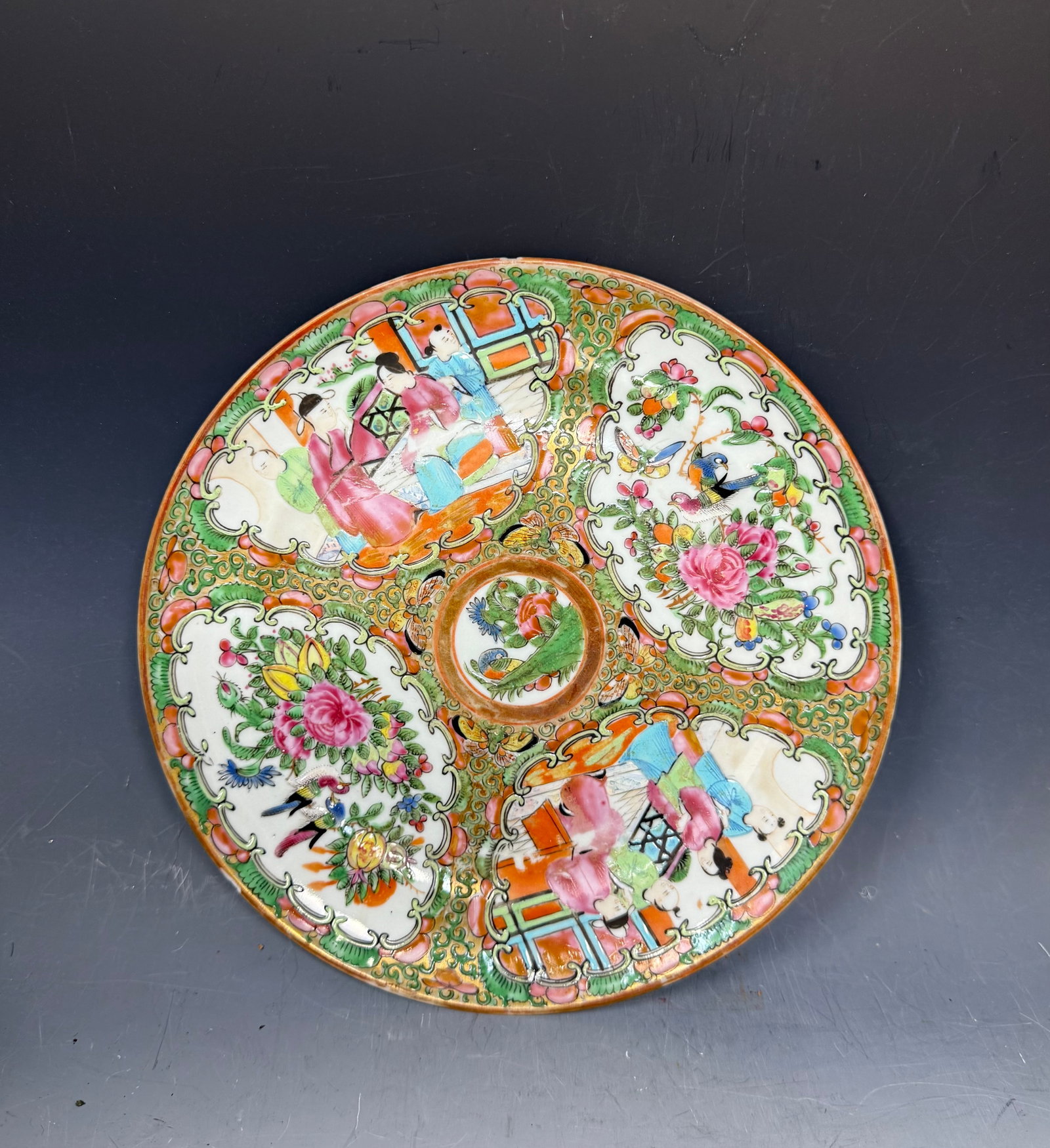 Antique Chinese Rosemedalion plate: Antique Chinese Rosemedalion plate approximately 8 inches in diameter