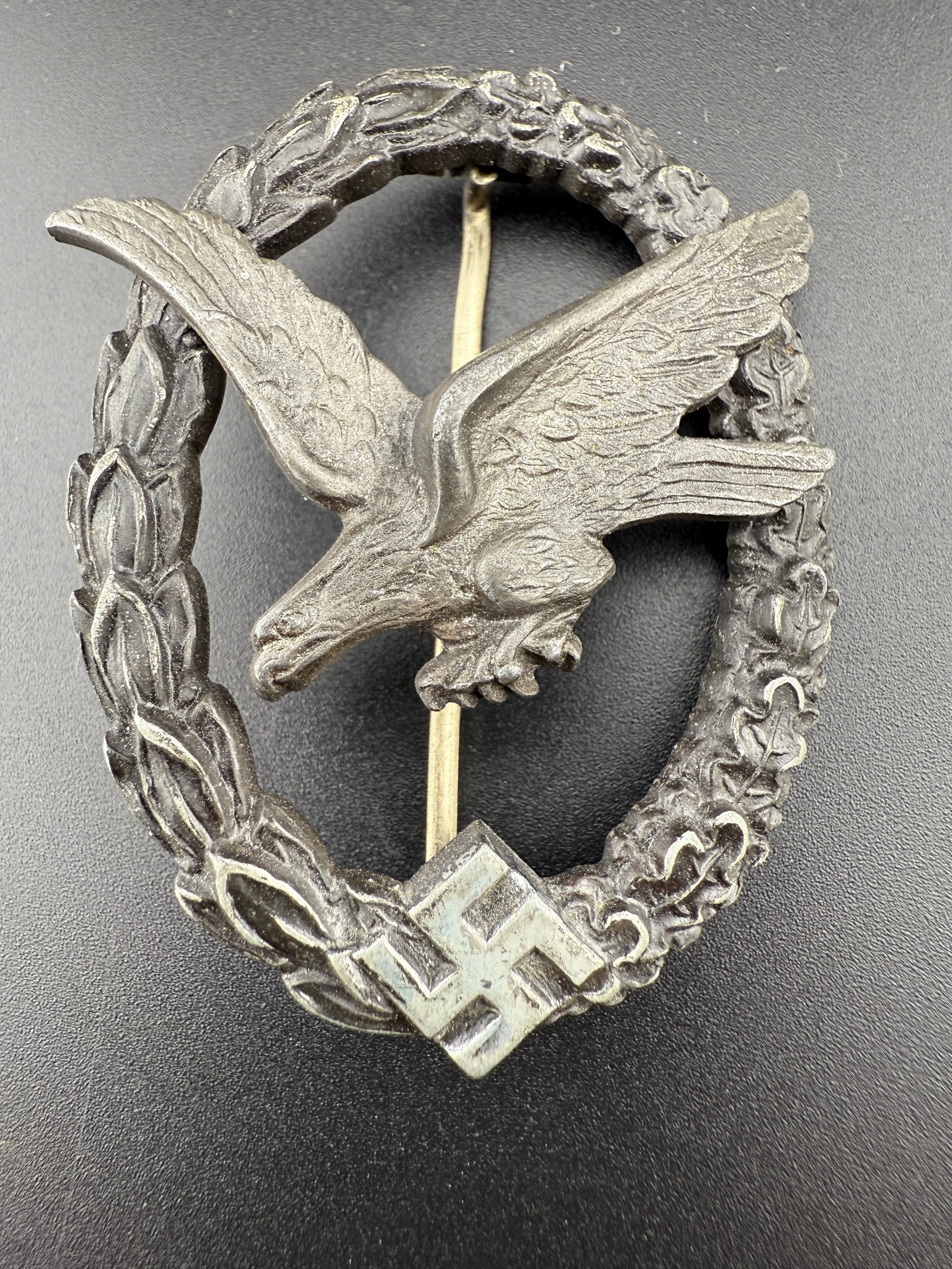 WWII German Luftwaffe Air Gunner & Flight Engineer Badge, W. Deumer: Original Luftwaffe Fliegerschützenabzeichen, instituted 1936. Maker W. Deumer, Lüdenscheid. Oak and laurel wreath with swastika, central Luftwaffe eagle in flight. Reverse with maker’s mark and or