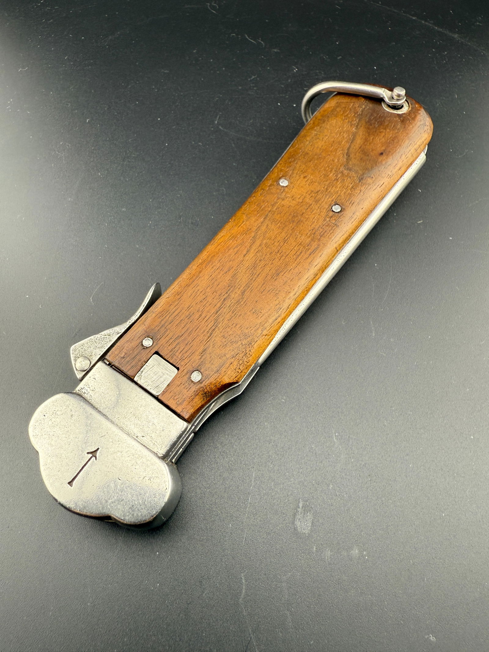 Very Good German WWII Paratrooper Gravity Knife. (1 of 6)