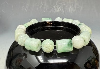 Vintage Chinese Jadeite Beaded Bracelete (1 of 3)