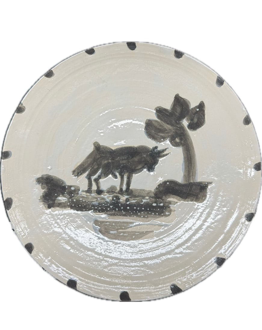 A ceramic plate with a stamp of Pablo Picasso Madoura (1 of 4)