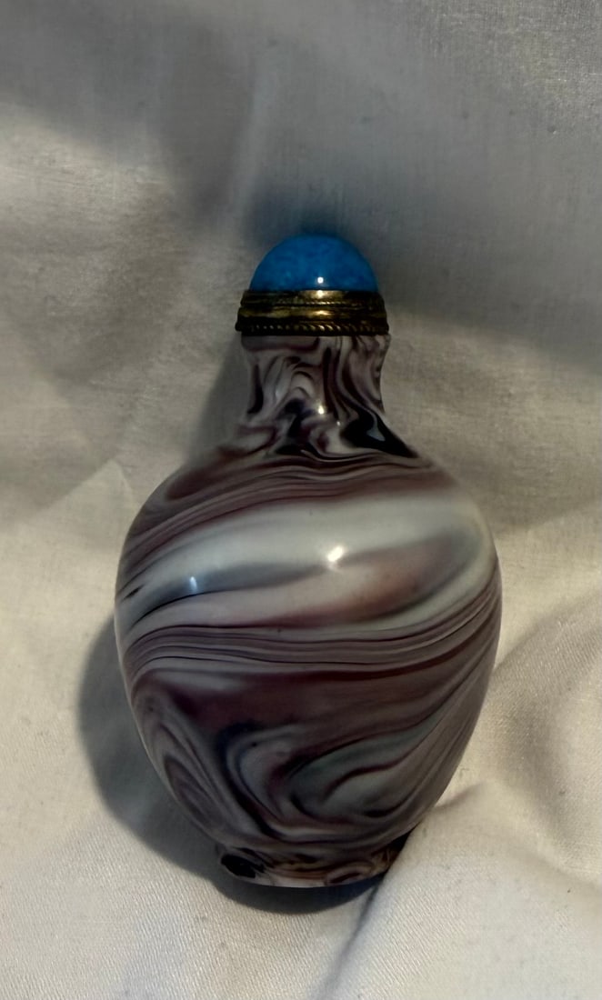 Chinese Agate Snuff Bottle (1 of 3)