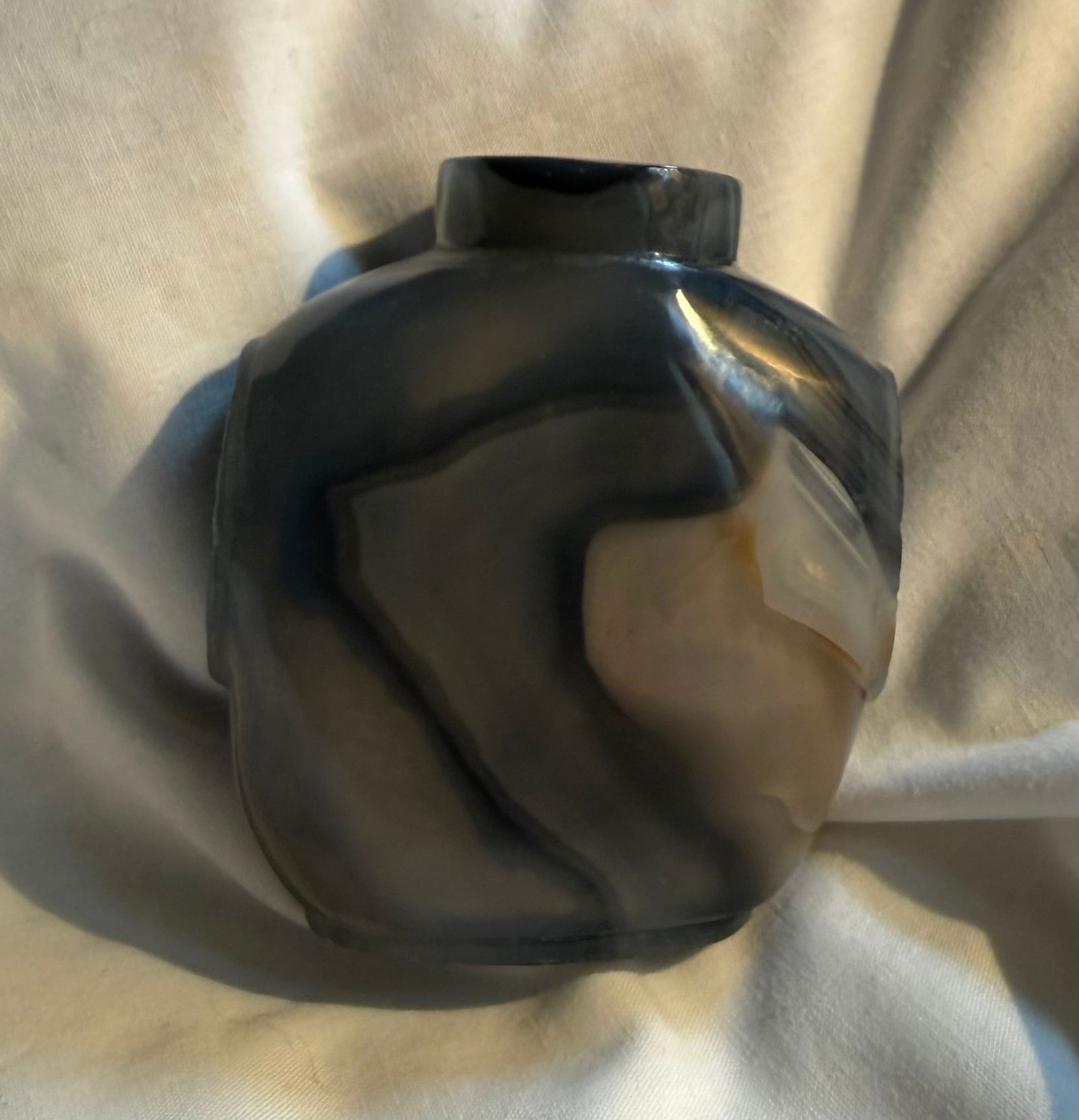 Antique Chinese Agate Snuff Bottle (1 of 5)