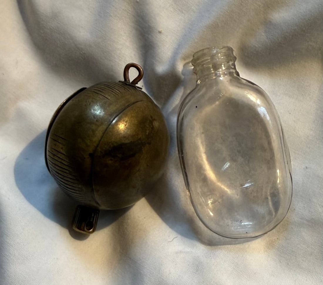 Antique Chinese Brass Bell & Snuff Bottle (1 of 2)