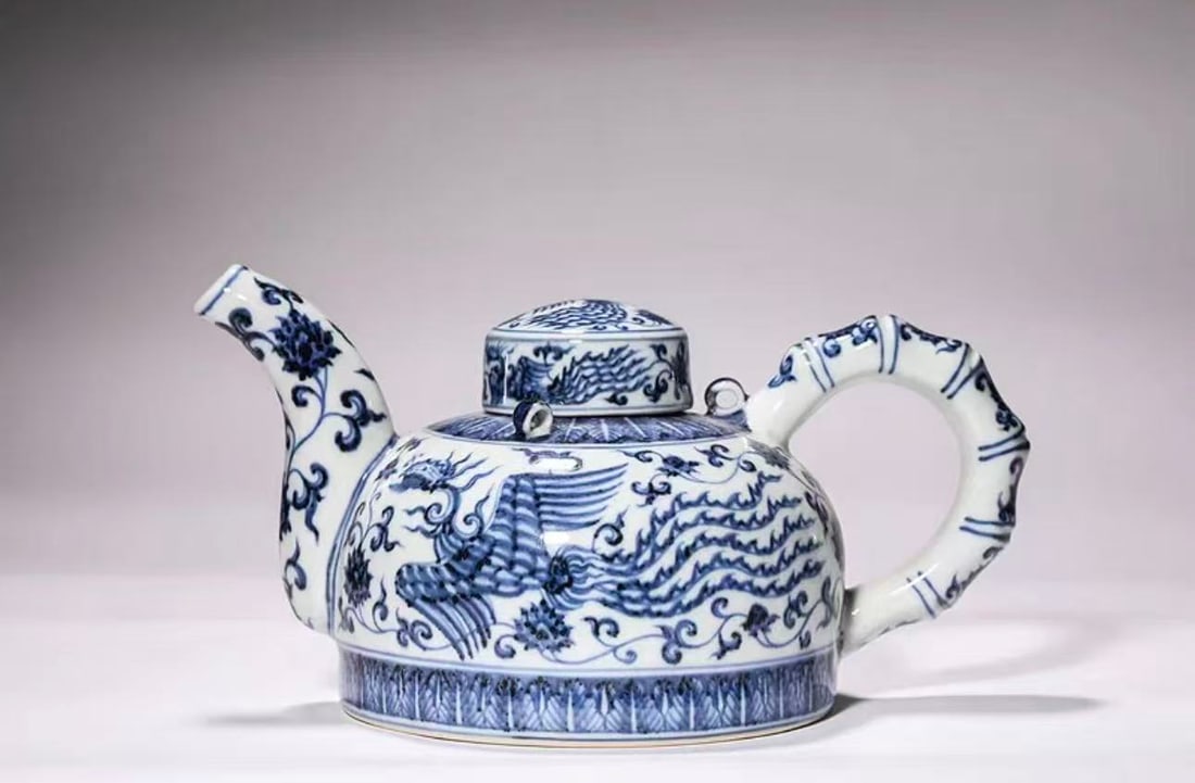 A BLUE AND WHITE DOUBLE PHOENIX (1 of 7)