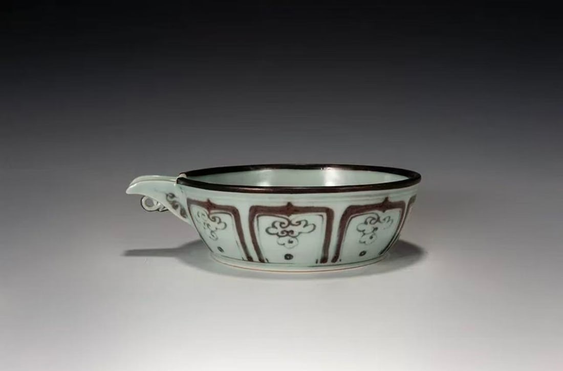 A IRON-RED CLOUD PHOENIX PATTERN URN - 2