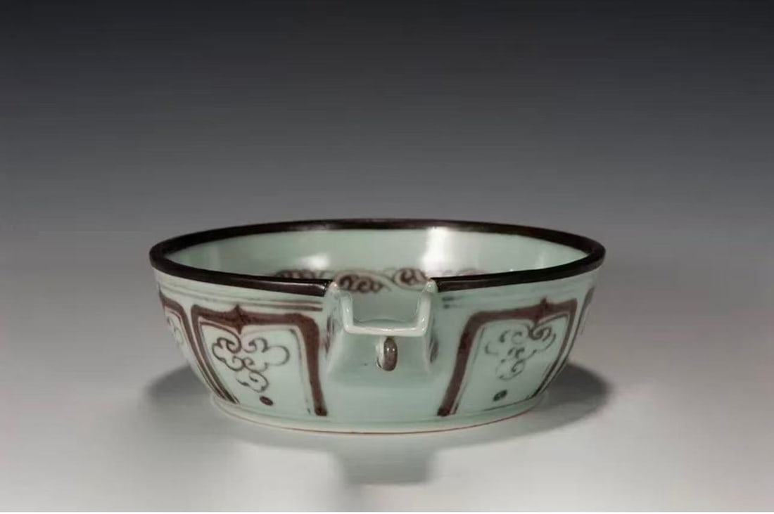 A IRON-RED CLOUD PHOENIX PATTERN URN - 4