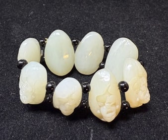 Vintage Chinese Jade bracelet carved out of 8 Buddhas Pray's Beads (1 of 3)