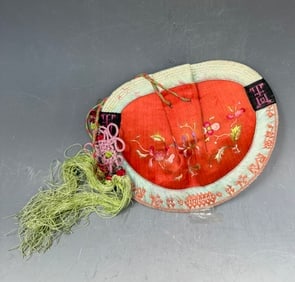 Antique Chinese ladies silk embroidery purse (1 of 2)