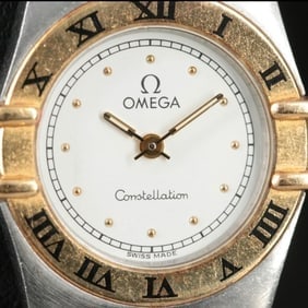 Omega Constellation "Mini" Quartz Ladies Watch, stainless steel and 18K gold, Switzerland,: Omega constellation Mini Quartz Ladies watch, stainless steel and 18k golo, swizerand, 19805-199U5clegant two-tone watch featuring a stainless steel case and bracelet with 18K yellow gold accents, inc