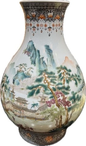 Antique Chinese Famille Rose Vase Mark on base: Antique Chinese Famille Rose Vase Mark on base, 10"HPlease note that this item is in Manhattan NY and the shipper's information will be mailed to the winning bidders after the auctions is over. After