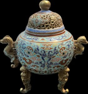 Antique Chinese Enameled Tripod Censor with Lid Mark on Base: Chinese Enameled Tripod Censor with Lid Mark on Base, 6.5 inches HPlease note that this item is in Manhattan NY and the shipper's information will be mailed to the winning bidders after the auctions i