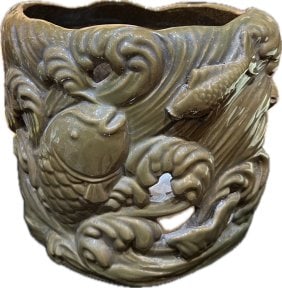 Antique Chinese Porcelain Brush Pot: Antique Chinese Porcelain Brush Pot, 7 1/4" H. Please note that this item is in Manhattan NY and the shipper's information will be mailed to the winning bidders after the auctions is over. After the p