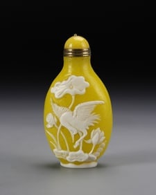 Chinese Peking Glass Snuff Bottle (1 of 3)