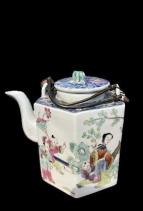 Chinese Famile Rose Tea Pot Mark on Base (1 of 2)