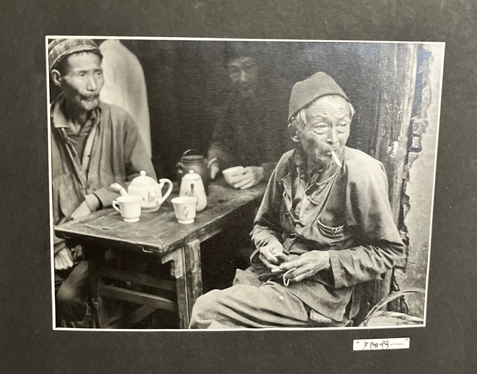 World, famous Chinese photographer gangfeng wang signed photograph: World, famous Chinese photographer, signed photograph gangfeng Wang signed into places front to back great for private collection photo in good condition. Measurements are. 6“ x 9“