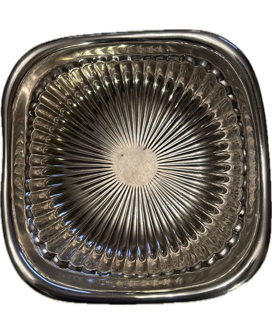 An antique Gorham sterling silver bowl: An antique Gorham sterling silver bowl, model number 2690, featuring a lobed design and a fluted interior.• Brand: Gorham• Model: 2690• Material: Sterling Silver• Era: Early 20th c