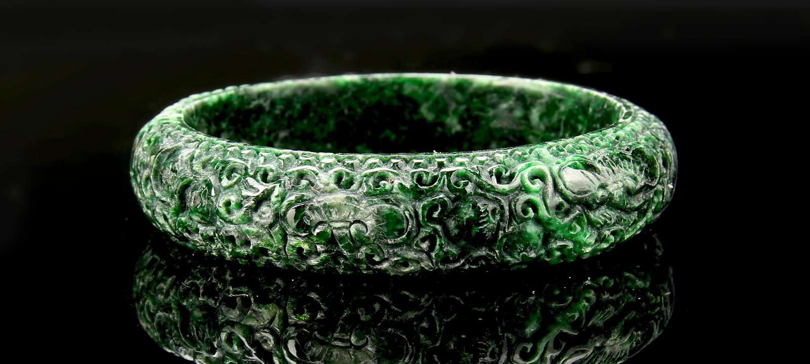 Chinese Jadeite Bangle (1 of 2)